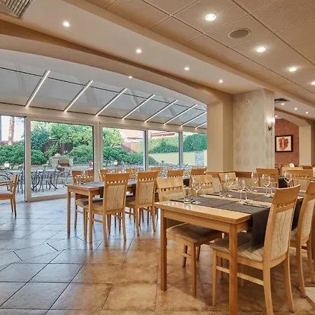 Hotel Akademie A Depandance Jarmila 4*