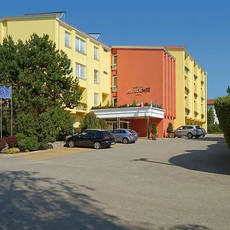 Hotel Akademie A Depandance Jarmila 4*